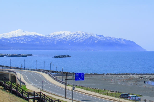 道路と石狩湾