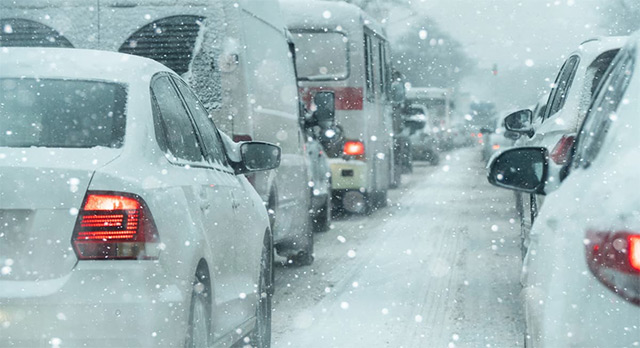 雪道で渋滞